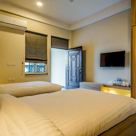 Roomy Crossroads Hotel, Peszawar Zewnętrze zdjęcie