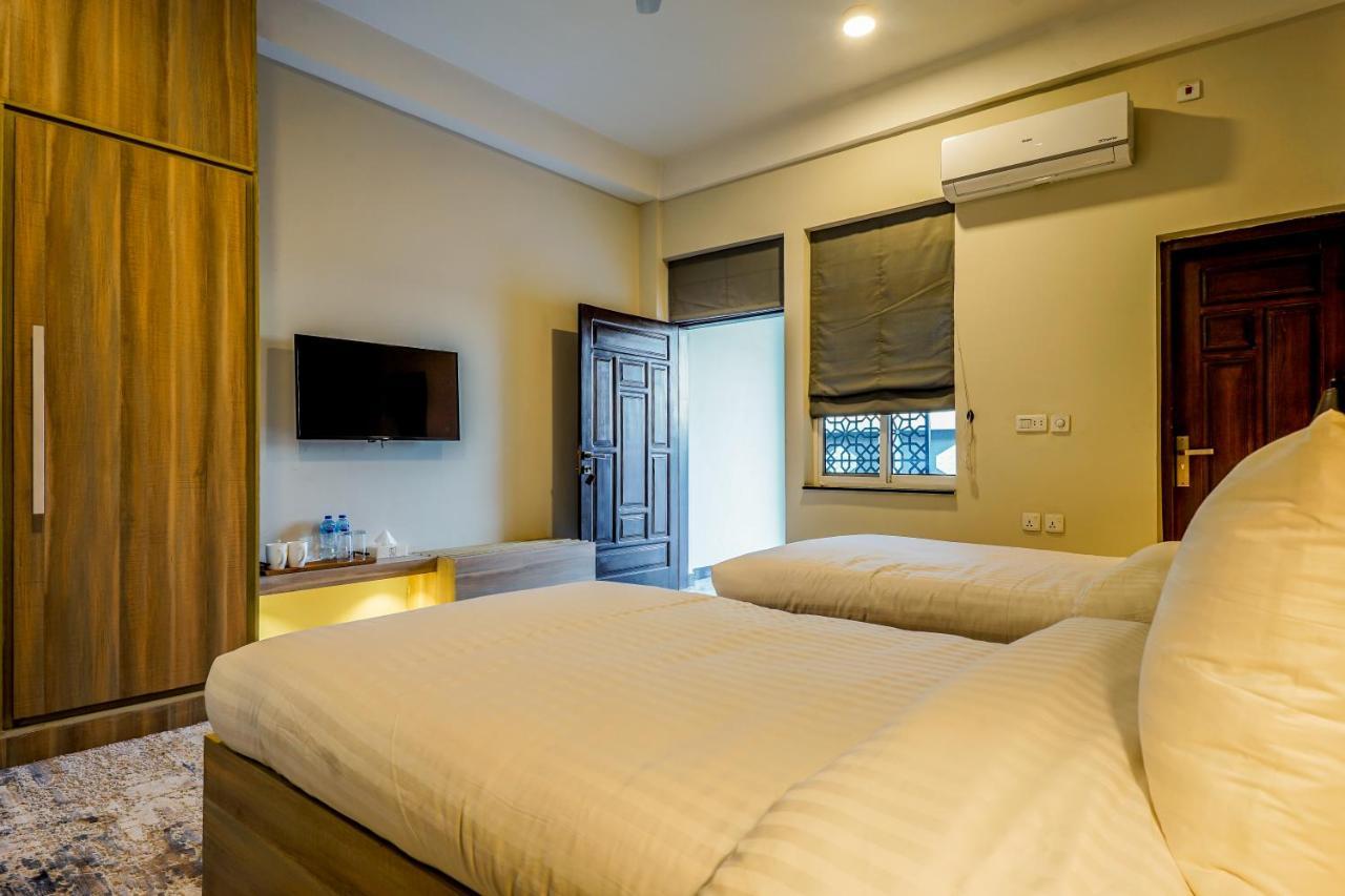 Roomy Crossroads Hotel, Peszawar Zewnętrze zdjęcie