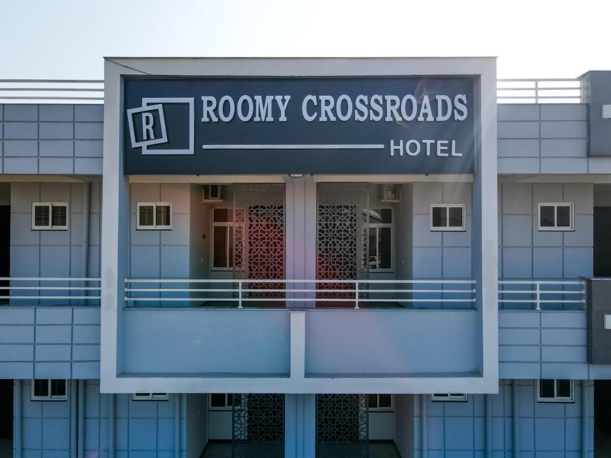 Roomy Crossroads Hotel, Peszawar Zewnętrze zdjęcie