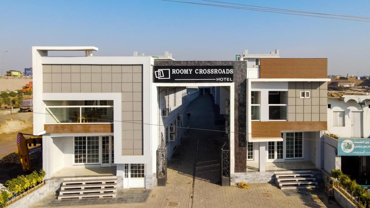 Roomy Crossroads Hotel, Peszawar Zewnętrze zdjęcie