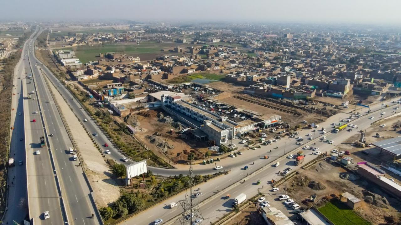 Roomy Crossroads Hotel, Peszawar Zewnętrze zdjęcie