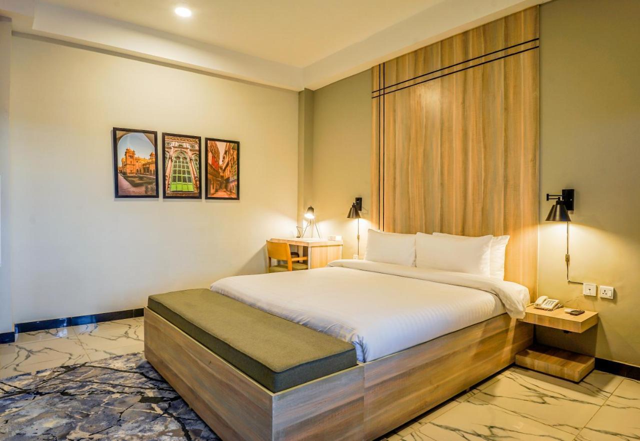 Roomy Crossroads Hotel, Peszawar Zewnętrze zdjęcie