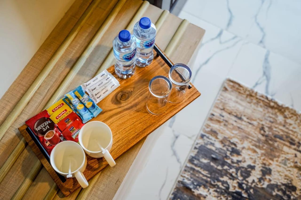 Roomy Crossroads Hotel, Peszawar Zewnętrze zdjęcie