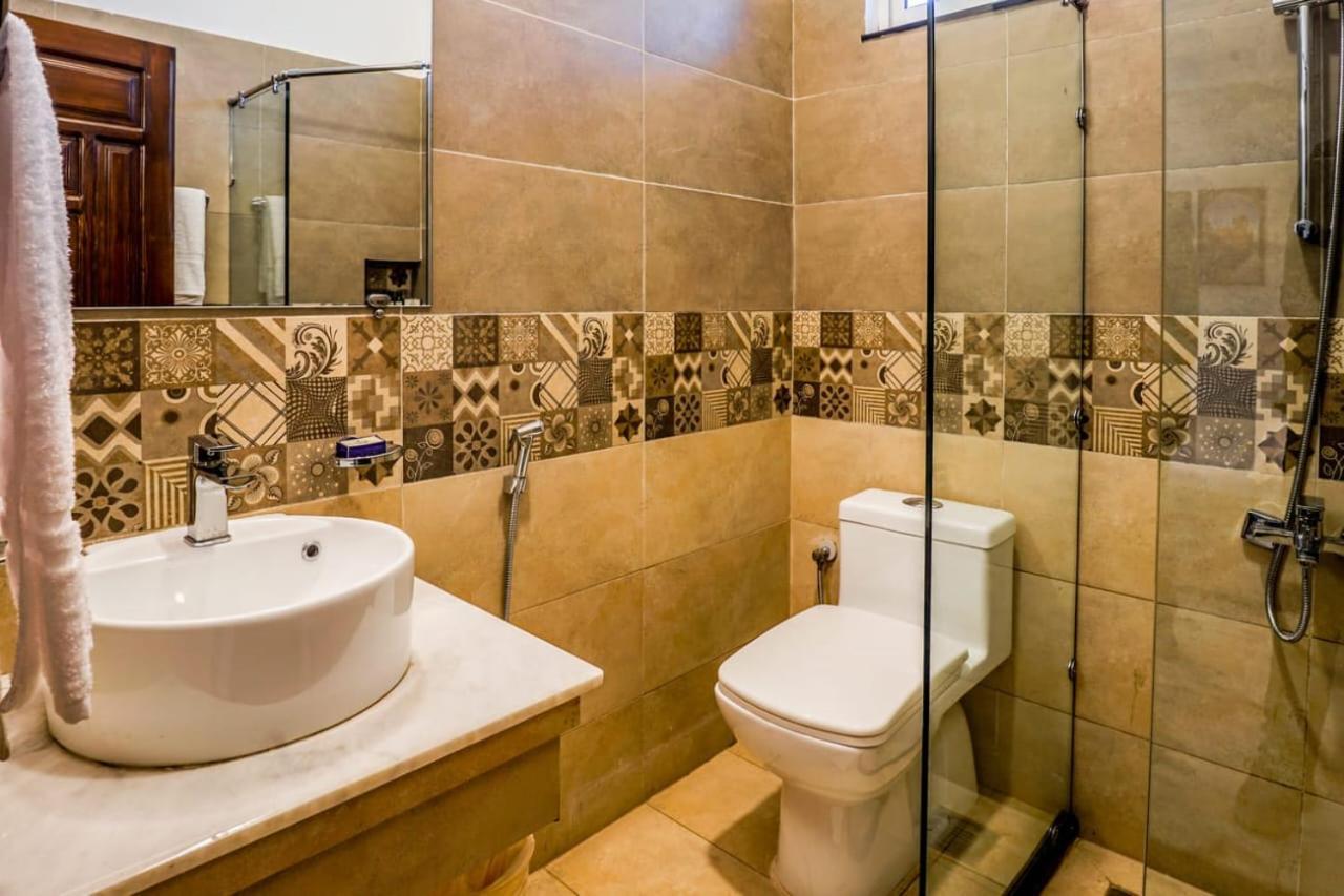Roomy Crossroads Hotel, Peszawar Zewnętrze zdjęcie