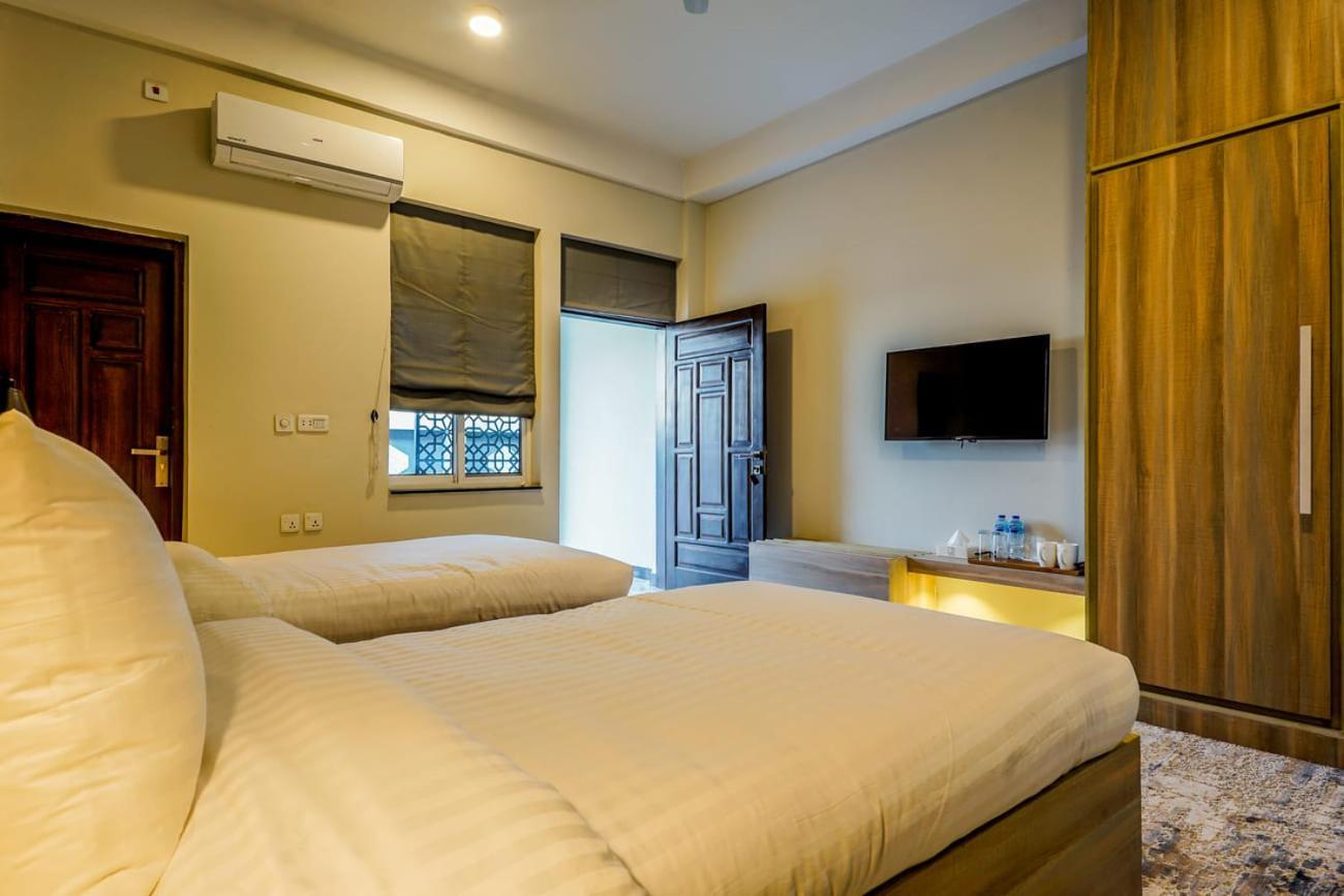 Roomy Crossroads Hotel, Peszawar Zewnętrze zdjęcie