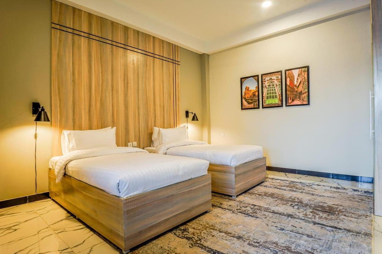 Roomy Crossroads Hotel, Peszawar Zewnętrze zdjęcie