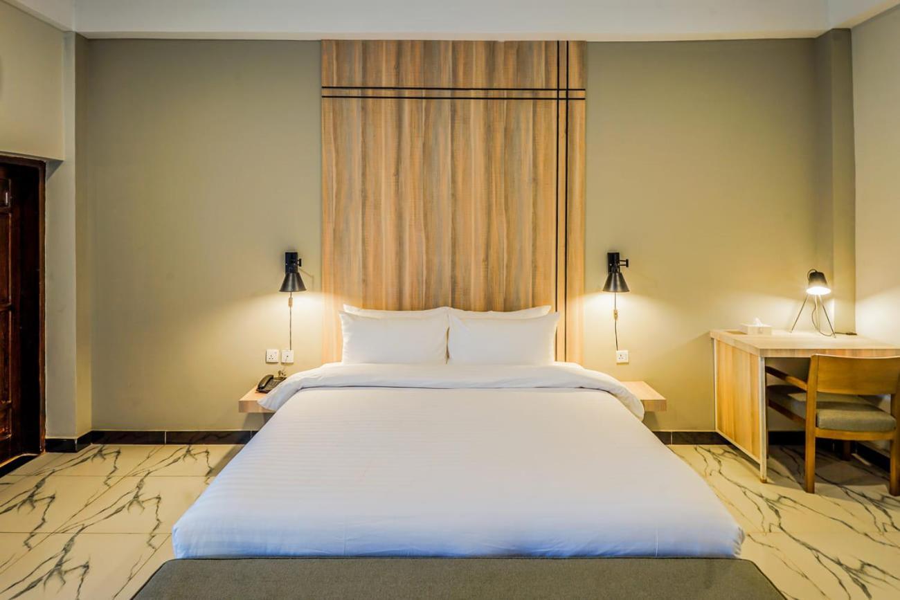 Roomy Crossroads Hotel, Peszawar Zewnętrze zdjęcie