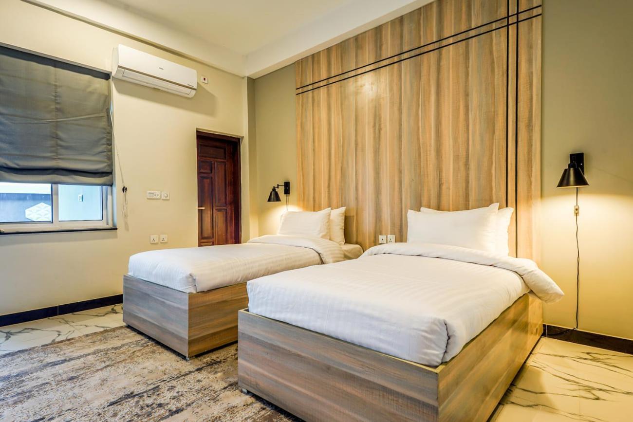 Roomy Crossroads Hotel, Peszawar Zewnętrze zdjęcie