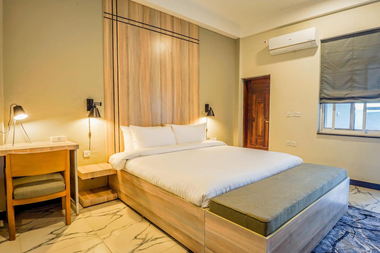 Roomy Crossroads Hotel, Peszawar Zewnętrze zdjęcie