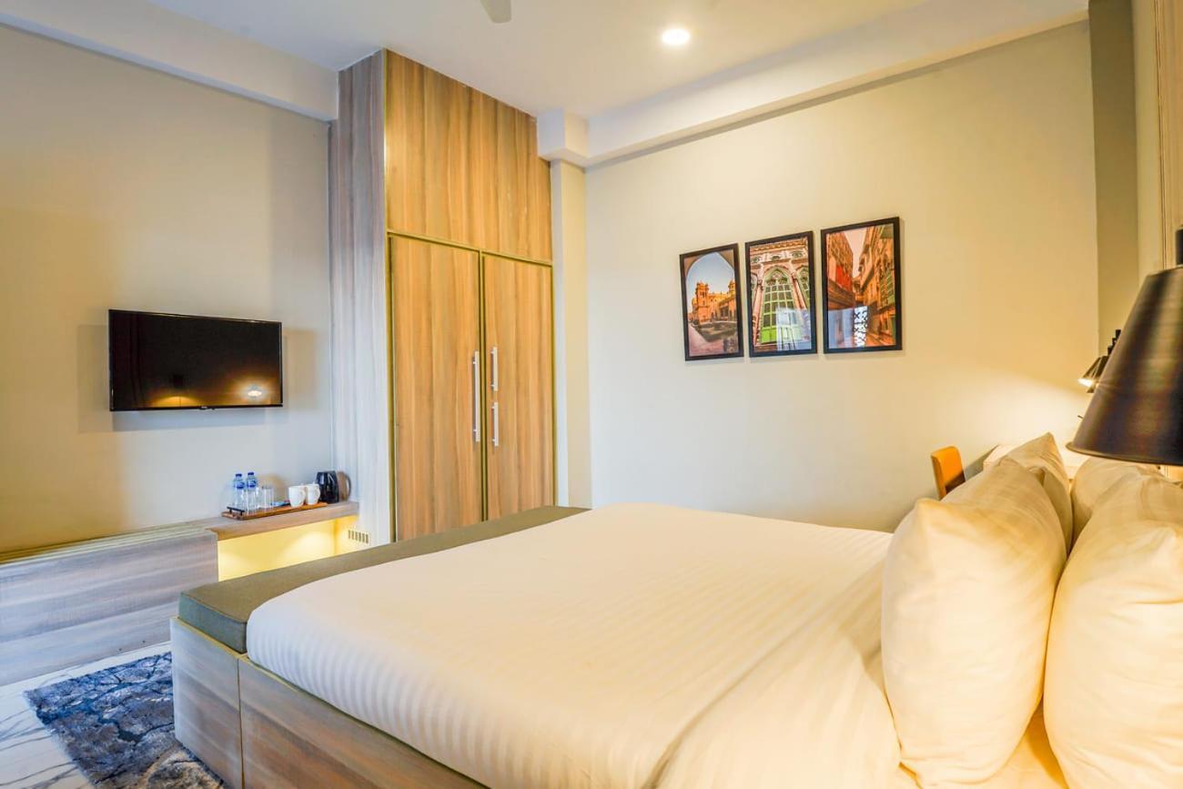 Roomy Crossroads Hotel, Peszawar Zewnętrze zdjęcie
